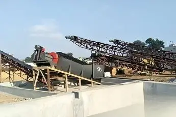Jaw crusher installed with feeder and conveyors in a fixed crushing plant